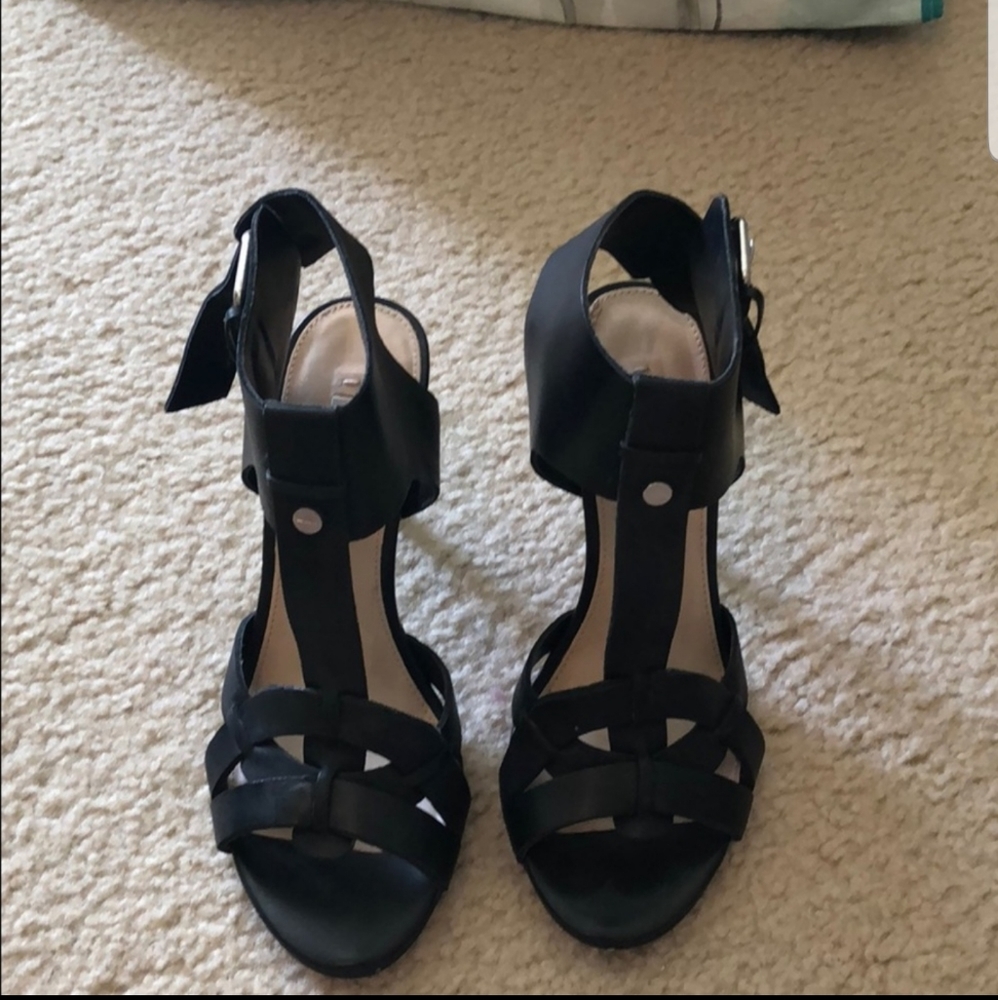 NWOT Cute Guess heels. As Is.
